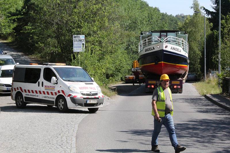 Orlickou flotilu rozšířil parník přivezený z Německa.