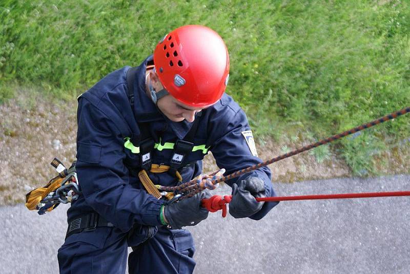 Příbramští doborovolní hasiči při lezeckém výcviku