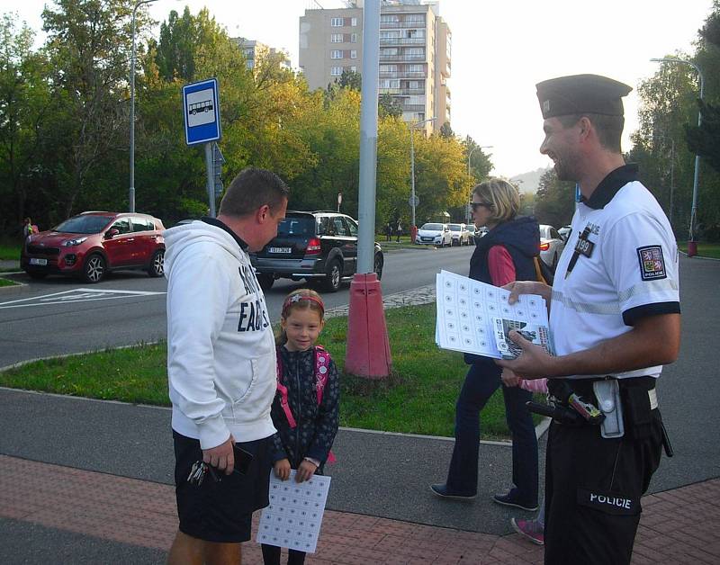 Policisté kontrolovali správné přecházení u ZŠ Školní.