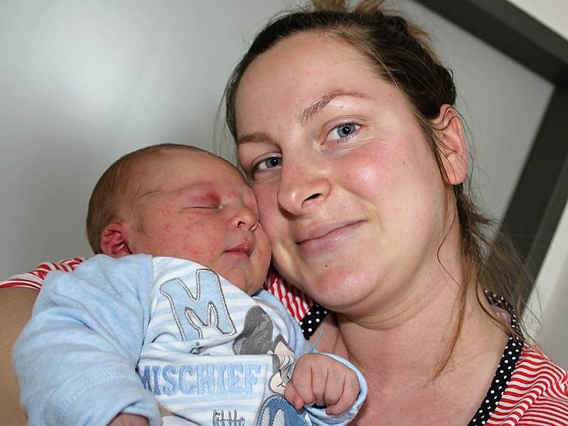 STANISLAV SEDLÁČEK, synek Jany a Stanislava z Příbrami, se narodil v sobotu 18. března, vážil 4,37 kg a měřil 55 cm. Z brášky se raduje  sestra Janička.