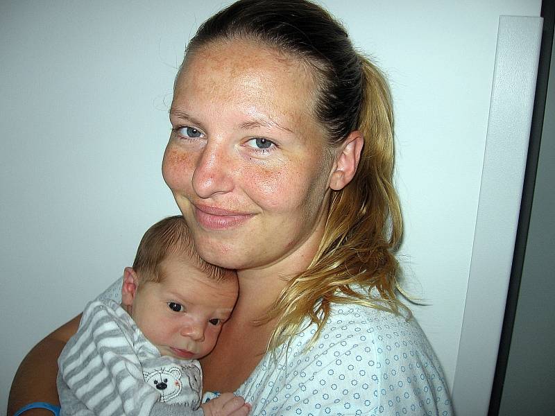 Ve čtvrtek 26. června maminka Tereza z Obořiště poprvé sevřela v náručí prvorozeného syna Miroslava Vitáska, který v ten den vážil 3,82 kg a měřil 53 cm.