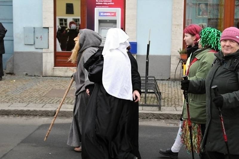 Sobotní masopustní průvod zahájil v Březnici čtyřicetidenní půst.