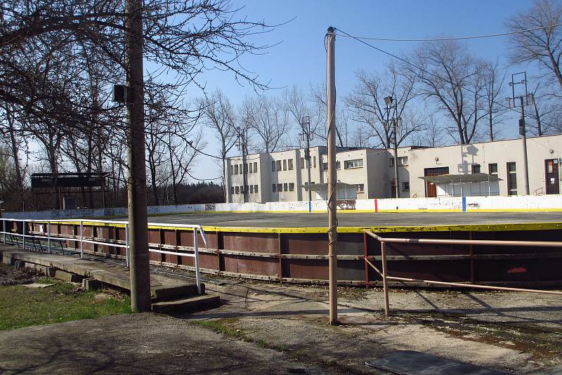 Zimní stadion v Dobříši před rekonstrukcí.