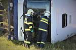 Při netradičním cvičení utekli z havarovaného vězeňského autobusu dva vězni.