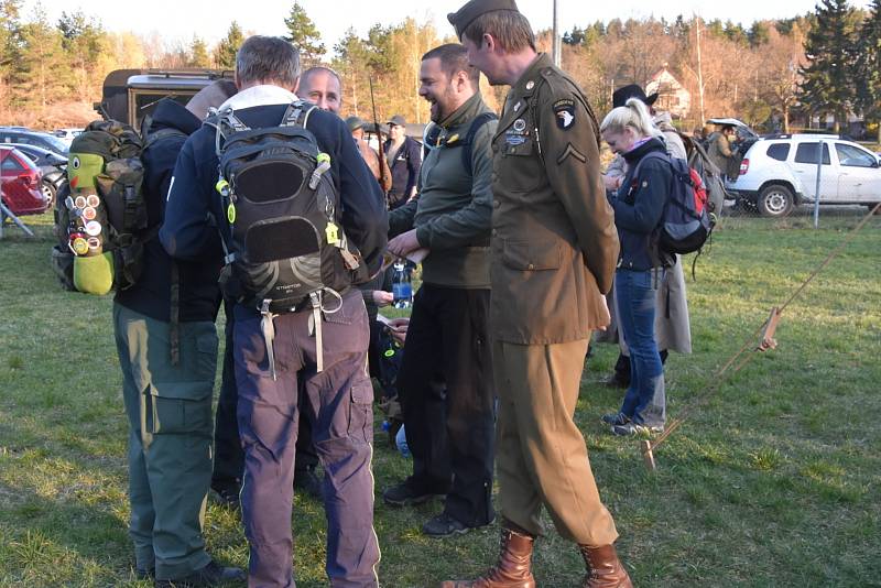 Noční pochod po stopách výsadku partyzánů ze skupiny CHALK přilákal policisty, vojáky, hasiče a další účastníky z celé České republiky.