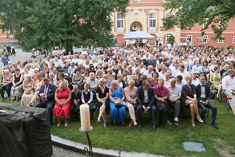 Z Festivalu hudby na zámku Dobříš.