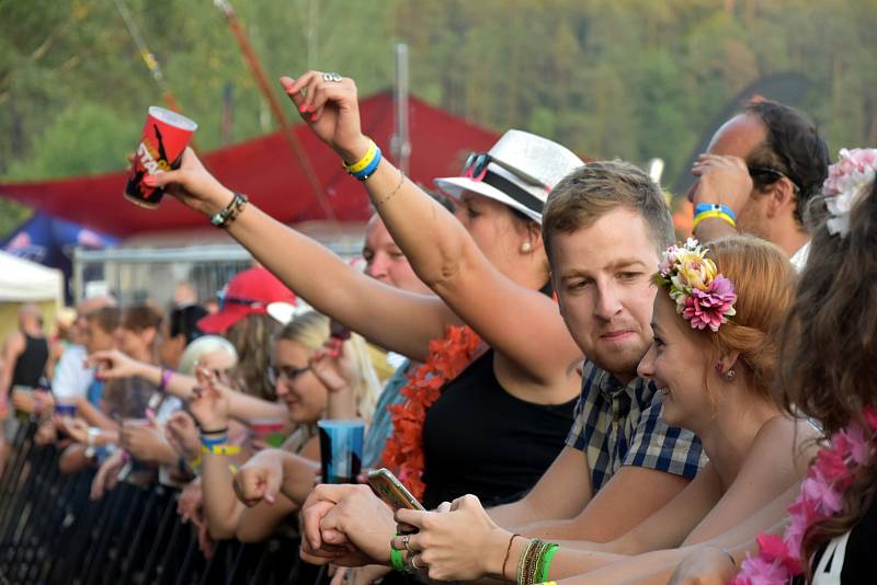 Letní festival v příjemném prostředí, přímo na pláži, byl v tropickém počasí volbou několika tisíců návštěvníků. Foto: Ondřej Navrátil