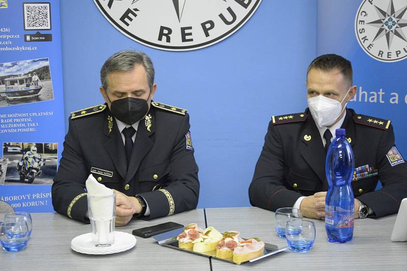 Ocenění policistů Terezy Zrůbkové a Radka Pečeného.