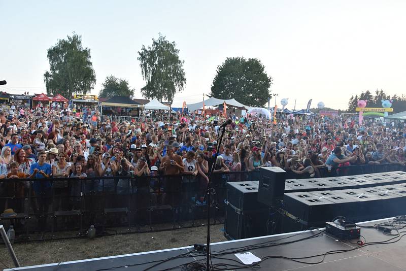 Letní festival v příjemném prostředí, přímo na pláži, byl v tropickém počasí volbou několika tisíců návštěvníků. Foto: Ondřej Navrátil