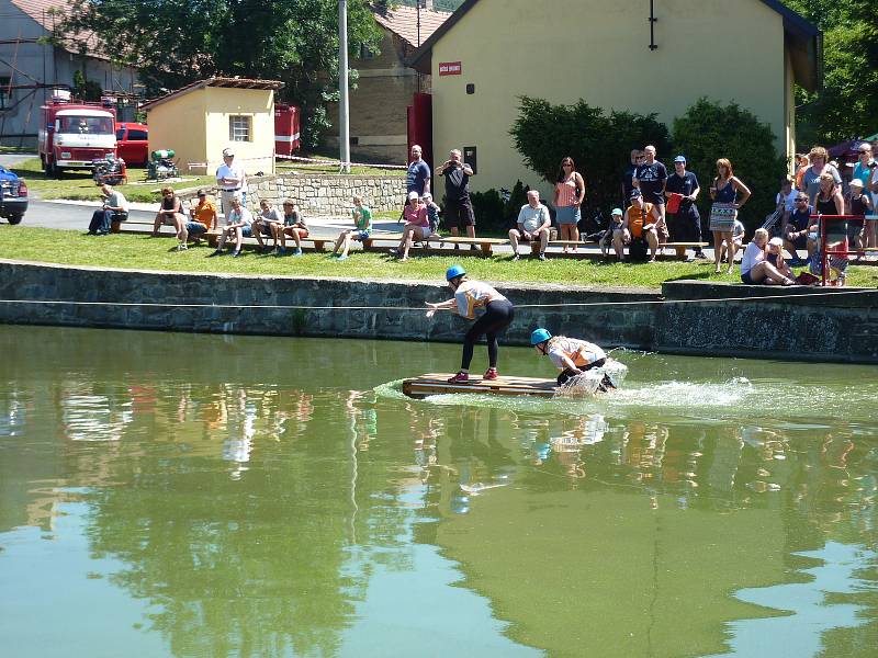 Z oslav 95. výročí založení Sboru dobrovolných hasičů v Krámech.