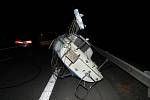 Koncem měsíce museli policisté řešit spadlou plachetnici na dálnici u Dobříše.