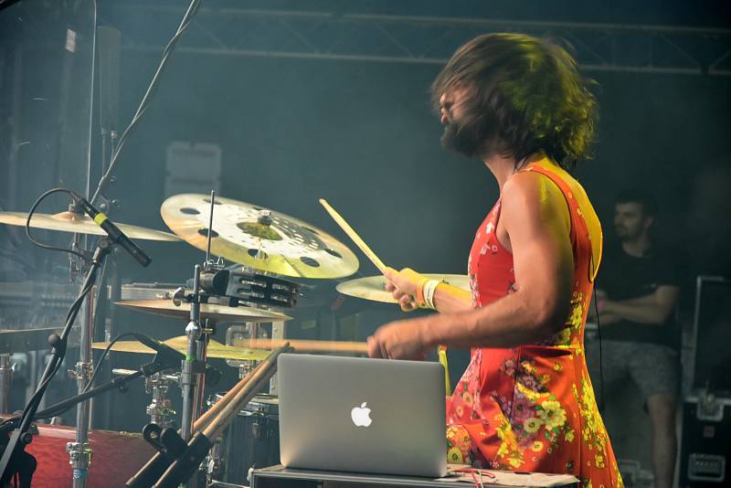 Letní festival v příjemném prostředí, přímo na pláži, byl v tropickém počasí volbou několika tisíců návštěvníků. Foto: Ondřej Navrátil