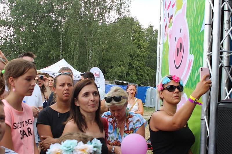 Letní festival v příjemném prostředí, přímo na pláži, byl v tropickém počasí volbou několika tisíců návštěvníků.