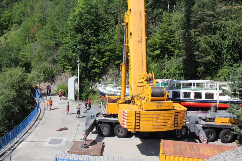 Orlickou flotilu rozšířil parník přivezený z Německa.