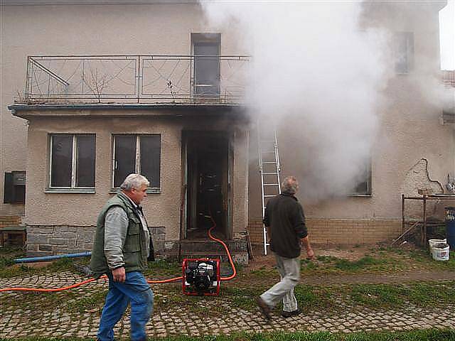 Požár rodinného domu v Dalekých Dušníkách.