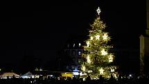 V Příbrami začal s rozsvícením vánočního stromu adventní čas.