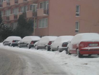 Na Příbramsku napadlo v noci na středu 11. února až patnáct centimetrů sněhu, silný vítr vytvářel závěje.