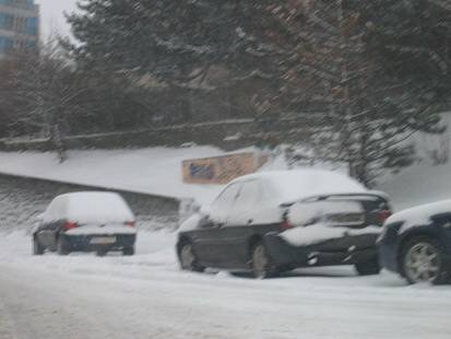 Na Příbramsku napadlo v noci na středu 11. února až patnáct centimetrů sněhu, silný vítr vytvářel závěje.