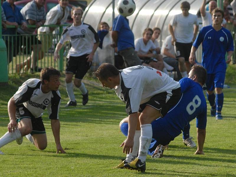 I. A třída: Nový Knín - Velká Dobrá (1:1).