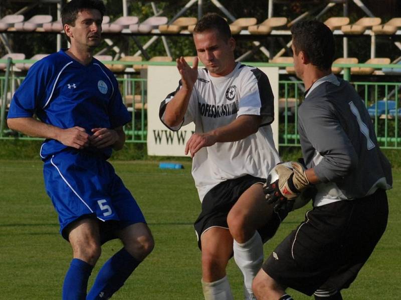 I. A třída: Nový Knín - Velká Dobrá (1:1).