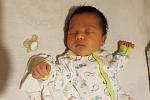 Matias Kapila se narodil 28. října 2021, měřil 52 cm a vážil  4470 g. Radují se z něho maminka Petra, tatínek Steven a bráška Nikolas z Malé Hraštice.