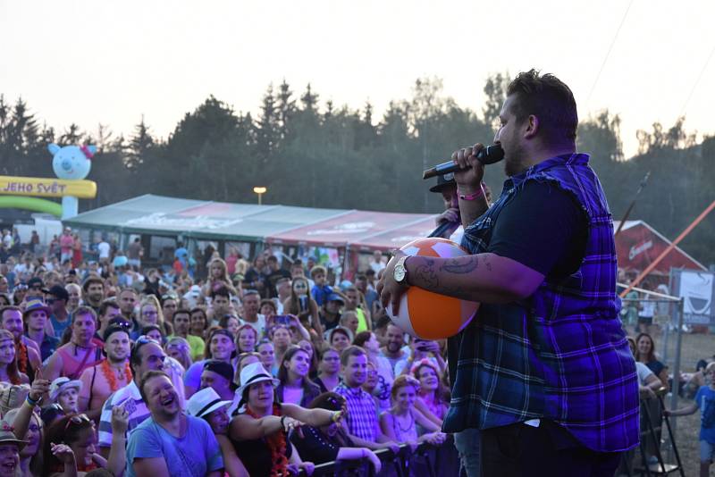 Letní festival v příjemném prostředí, přímo na pláži, byl v tropickém počasí volbou několika tisíců návštěvníků. Foto: Ondřej Navrátil