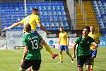 Fotbalisté Fastavu Zlín (ve žlutém) v důležitém zápase bojů o záchranu ve 28. kole v sobotu hostili poslední Příbram.