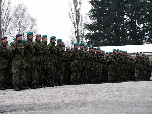 Příslušníci 13. kontingentu se sešli na náměstí před Svatou Horou ke slavnostnímu ukončení mírové mise v Kosovu