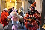 Návštěva bohutínských maškar na příbramské radnici je tradicí. Dětské masky byly k vidění na náměstí 17. listopadu.