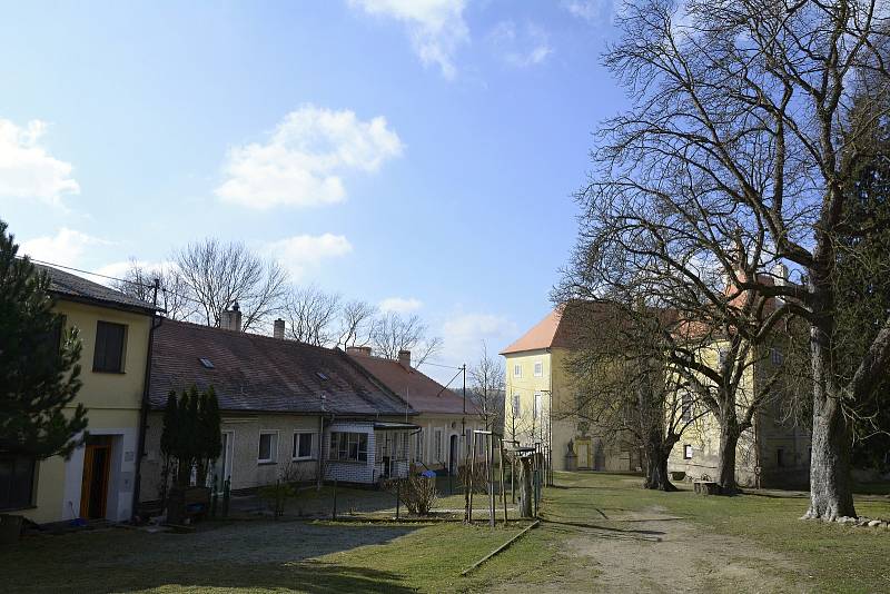 Útočiště pro ukrajinské uprchlíky na zámku Matěje Stropnického a Daniela Krejčíka.