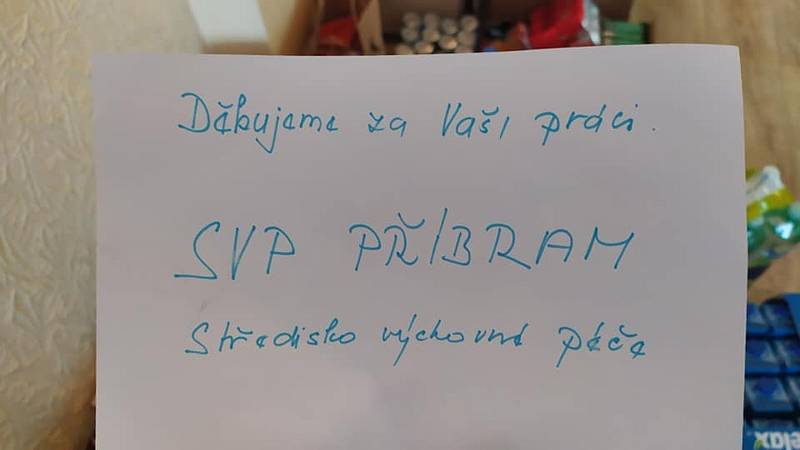 S další vlnou epidemie se vzedmula i další vlna podpory příbramských zdravotníků. Firmy i jednotlivci vozí občerstvení a dodávají tak energii unaveným zaměstnancům nemocnice.