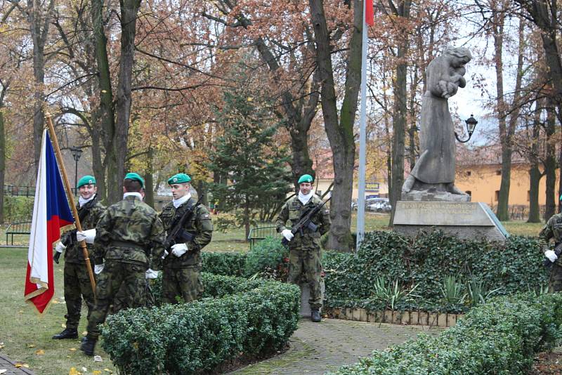 Pieta k uctění válečných veteránů a padlých ve válkách se konala v pátek 9. listopadu v Jincích.