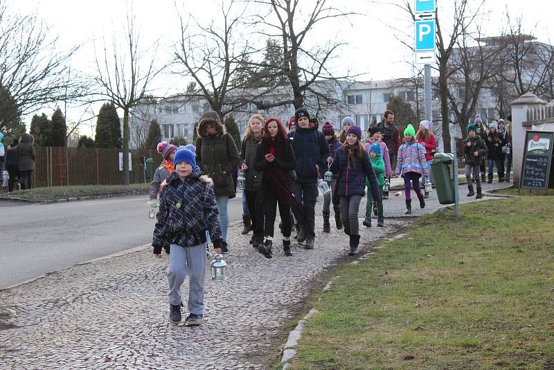 O Betlémské světlo je v Dobříši opravdu velký zájem, při zapalování se setkávají, zdraví a přejí si krásné Vánoce i obyvatelé, kteří se potkávají jen při této příležitosti.