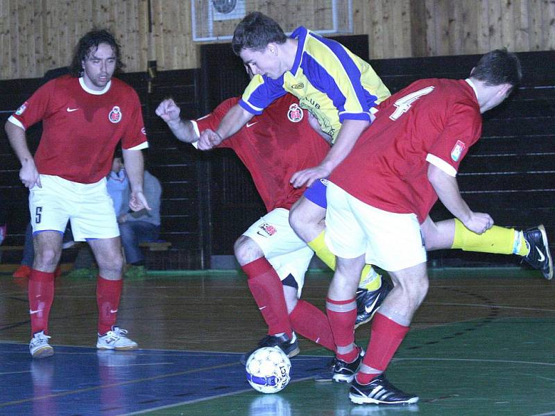 Divize futsalu: FC 83 Příbram - FC Brandýsek (11:5).