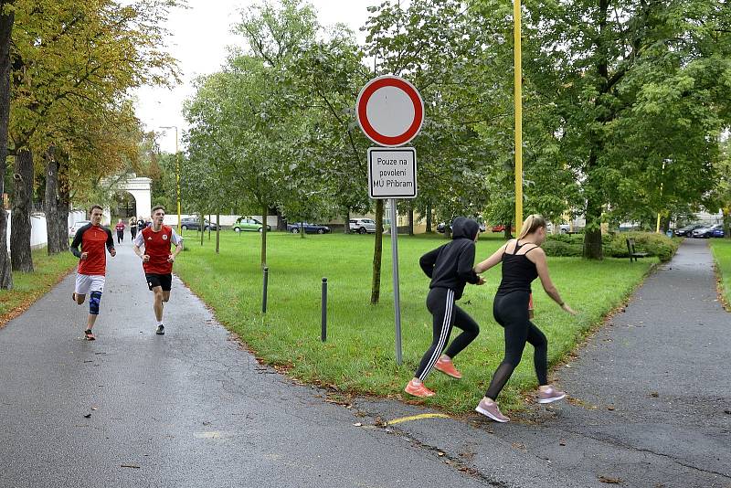 Z projektu Přes bariéry s policií v Příbrami. Fyzické testy dělali studenti střední zdravotnické školy.