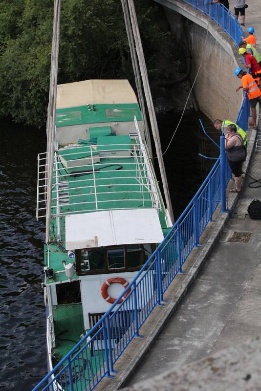 Orlickou flotilu rozšířil parník přivezený z Německa.