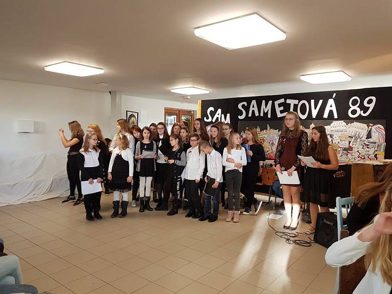 Komponovaný pořad „Sametová“ na Základní škole ve Školní ulici v Příbrami.