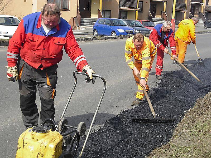 Opravy příbramských silnic.