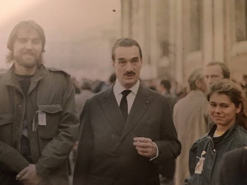 Svatořečení Anežky České v Římě 12. listopadu 1989, kde se Josef Vacek a Irena Dubnická setkali s Karlem Schwarzenbergem.
