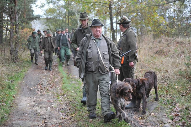 Tradiční hon na bažanty uspořádali na sklonku října myslivci z Mysliveckého sdružení (MS) Svatý Jan. 