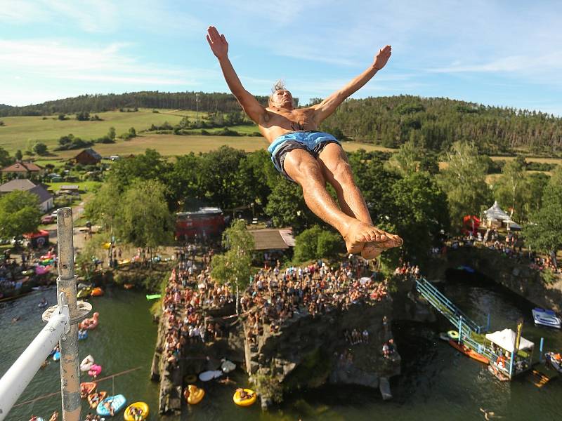 Highjump 2022 v Hřiměždicích na Příbramsku v sobotu 6. srpna.