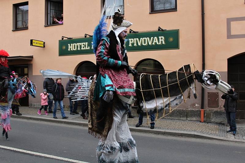 Sobotní masopustní průvod zahájil v Březnici čtyřicetidenní půst.