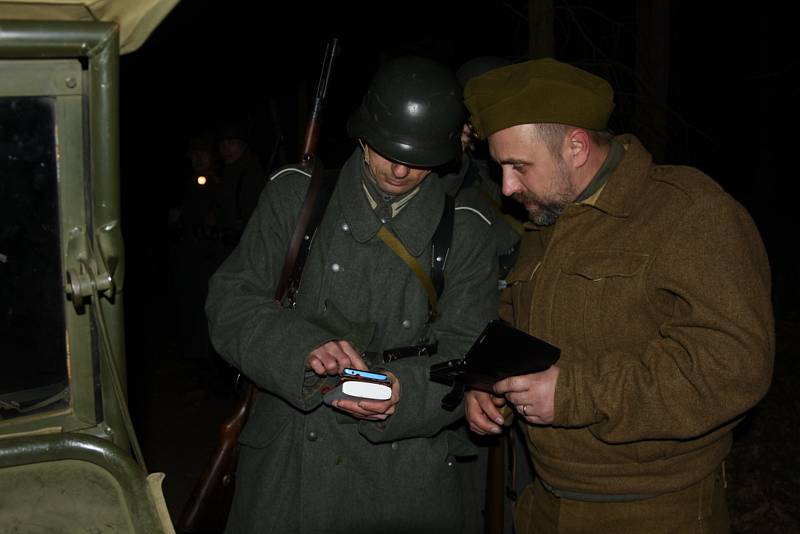 Noční pochod po stopách výsadku partyzánů z výsadku CHALK přilákal policisty, vojáky, hasiče a další účastníky z celé České republiky.