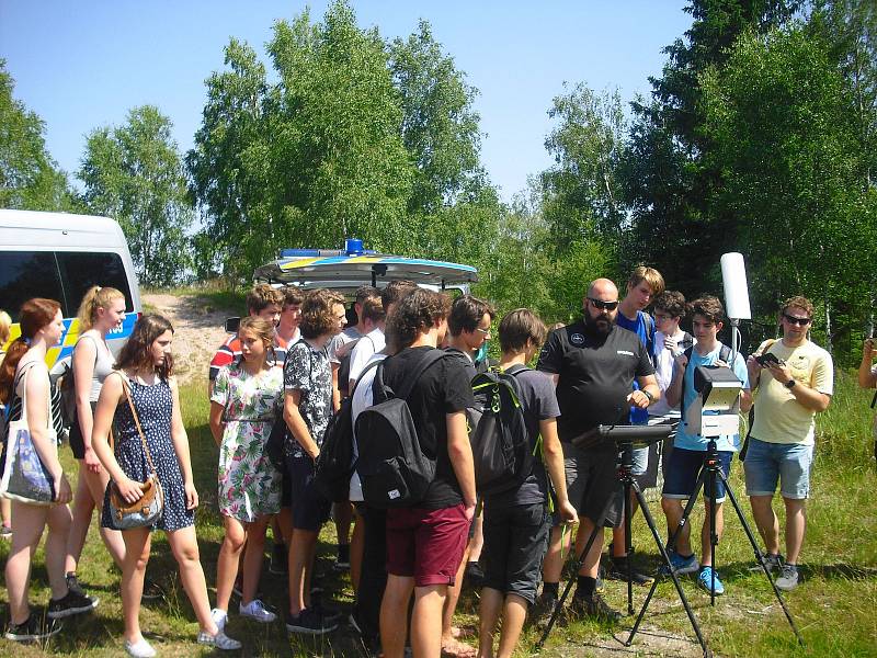 Studenti z Kladna navštívili příbramské policisty.