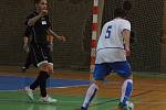 Pohár ČMFS ve futsalu: OTH Hořovice (černí) - Alpina Slaný (9:6).