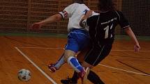 Pohár ČMFS ve futsalu: OTH Hořovice (černí) - Alpina Slaný (9:6).