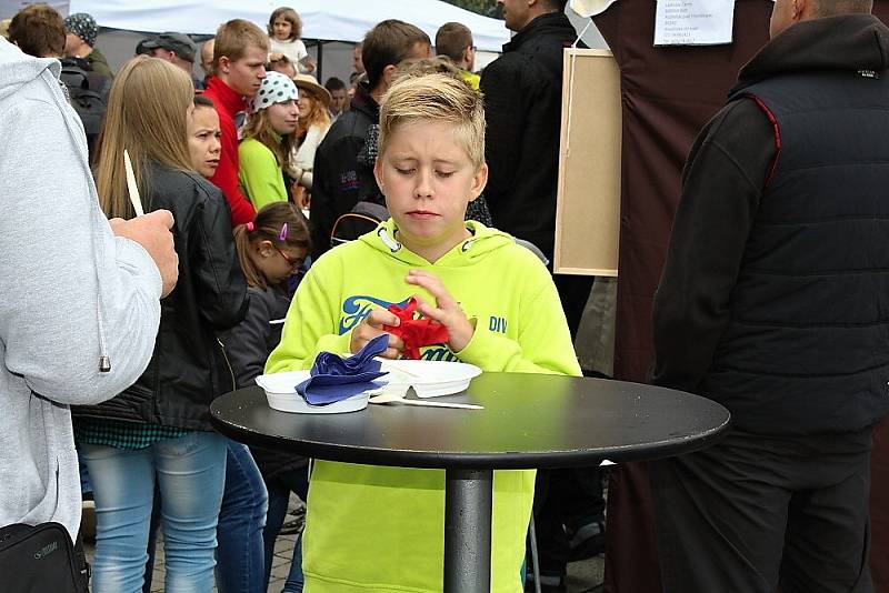 Food festival v Příbrami přilákal davy lidí. Snímky hovoří za vše. 