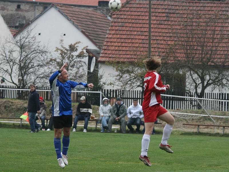 III. třída: Trhové Dušníky - Zduchovice (1:4).