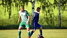 Lišany (v zelenobílém) si doma v posledním kole přeboru poradily s Olešnou 2:0.