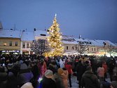 Ze slavnostního rozsvícení vánočního stromku na Husově náměstí v Rakovníku.